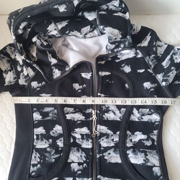 Lululemon Scuba Hoodie II Dream Neutral Blush Black White Size 6 Jacket - Picture 4 of 11